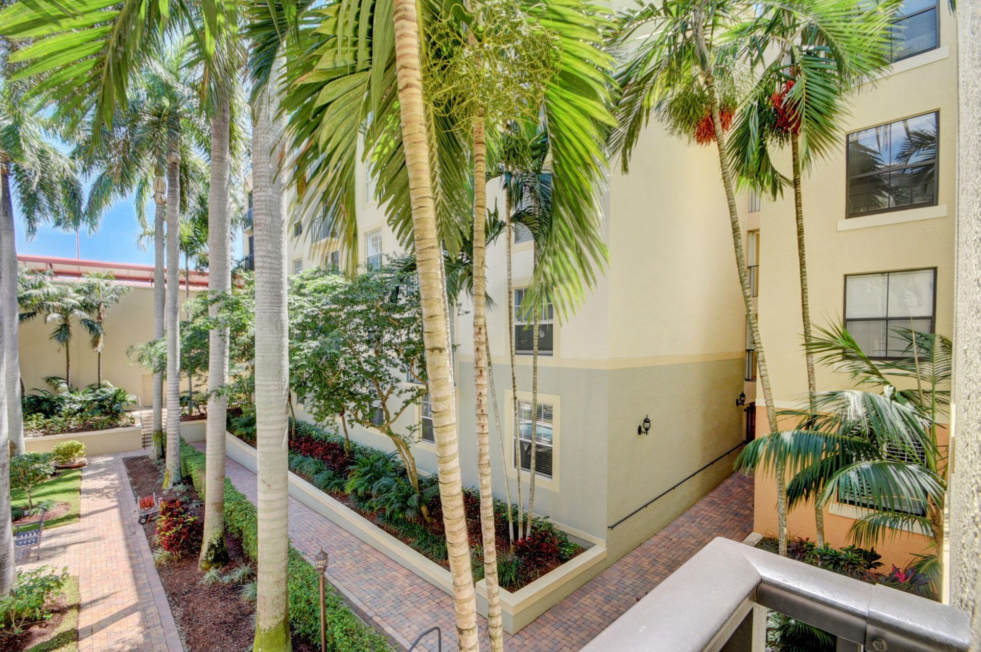 720 S Sapodilla Avenue, Unit 208, West Palm Beach, FL 33401 Photo