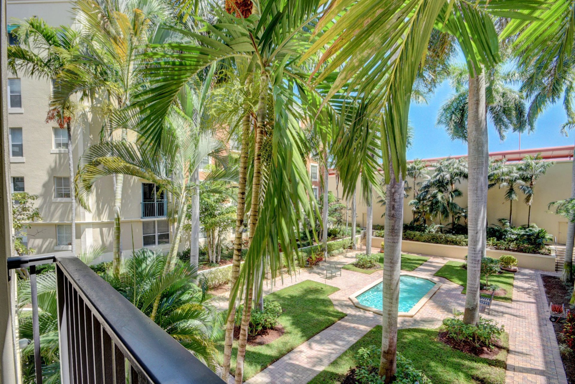 720 S Sapodilla Avenue, Unit 208, West Palm Beach, FL 33401 Photo
