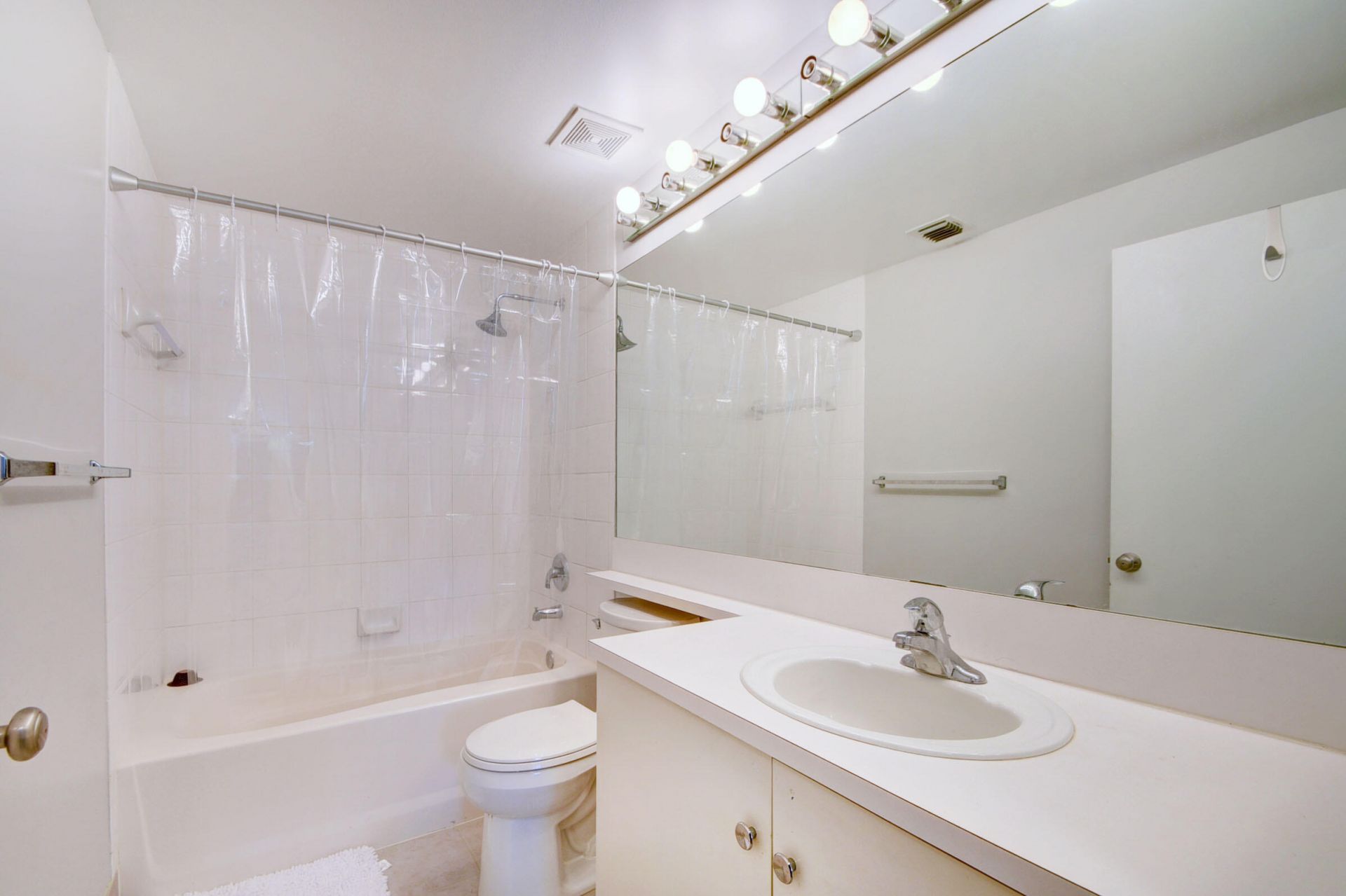 720 S Sapodilla Avenue, Unit 208, West Palm Beach, FL 33401 Photo