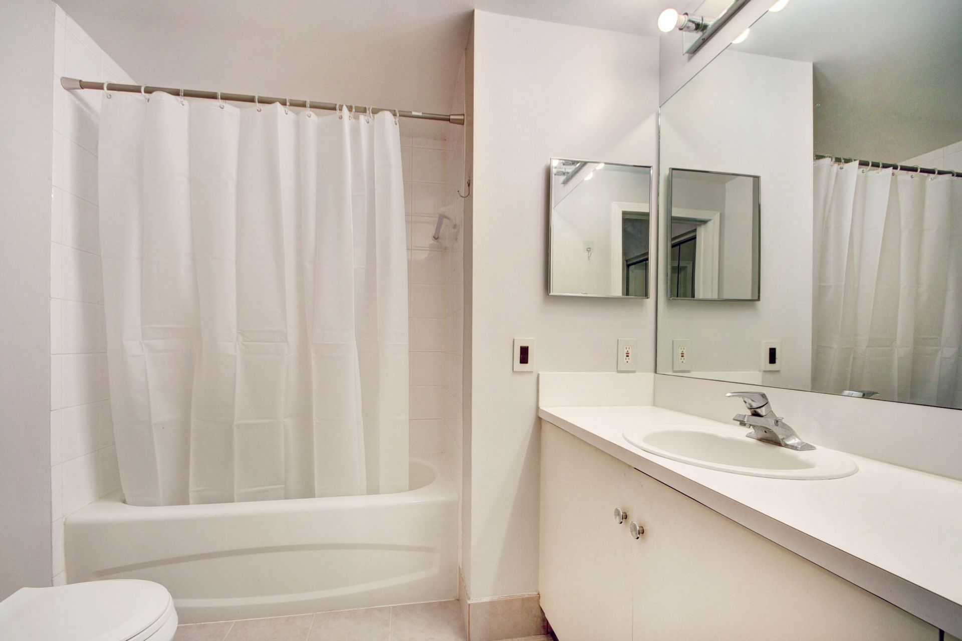 720 S Sapodilla Avenue, Unit 208, West Palm Beach, FL 33401 Photo
