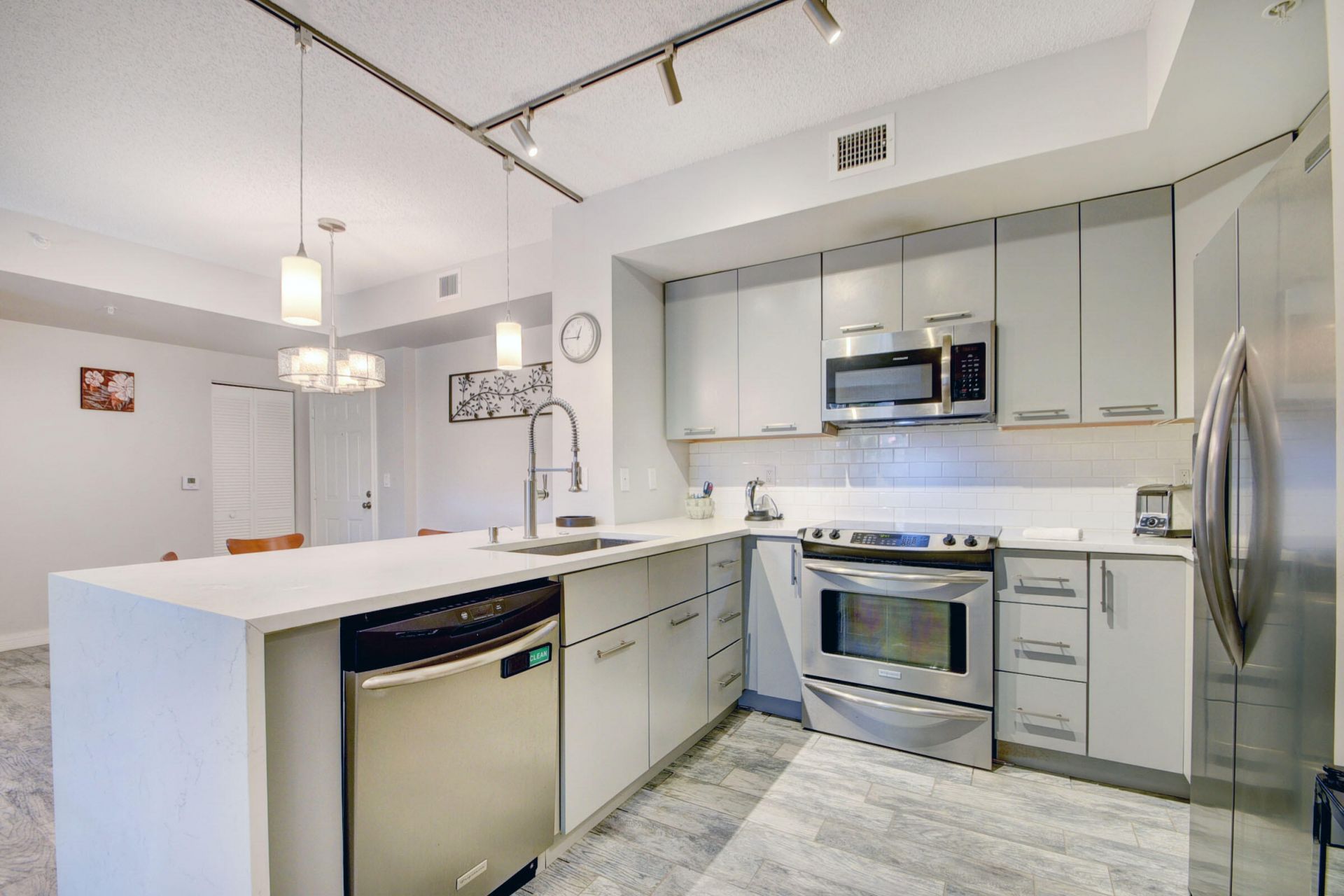 720 S Sapodilla Avenue, Unit 208, West Palm Beach, FL 33401 Photo