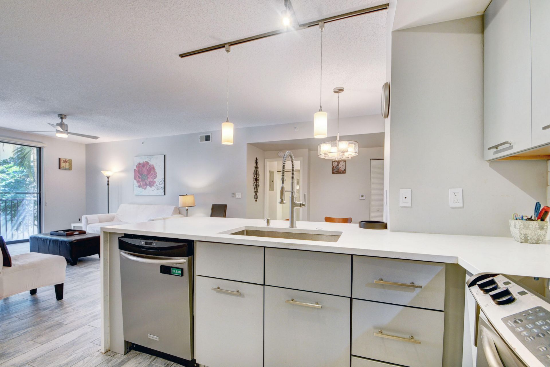 720 S Sapodilla Avenue, Unit 208, West Palm Beach, FL 33401 Photo
