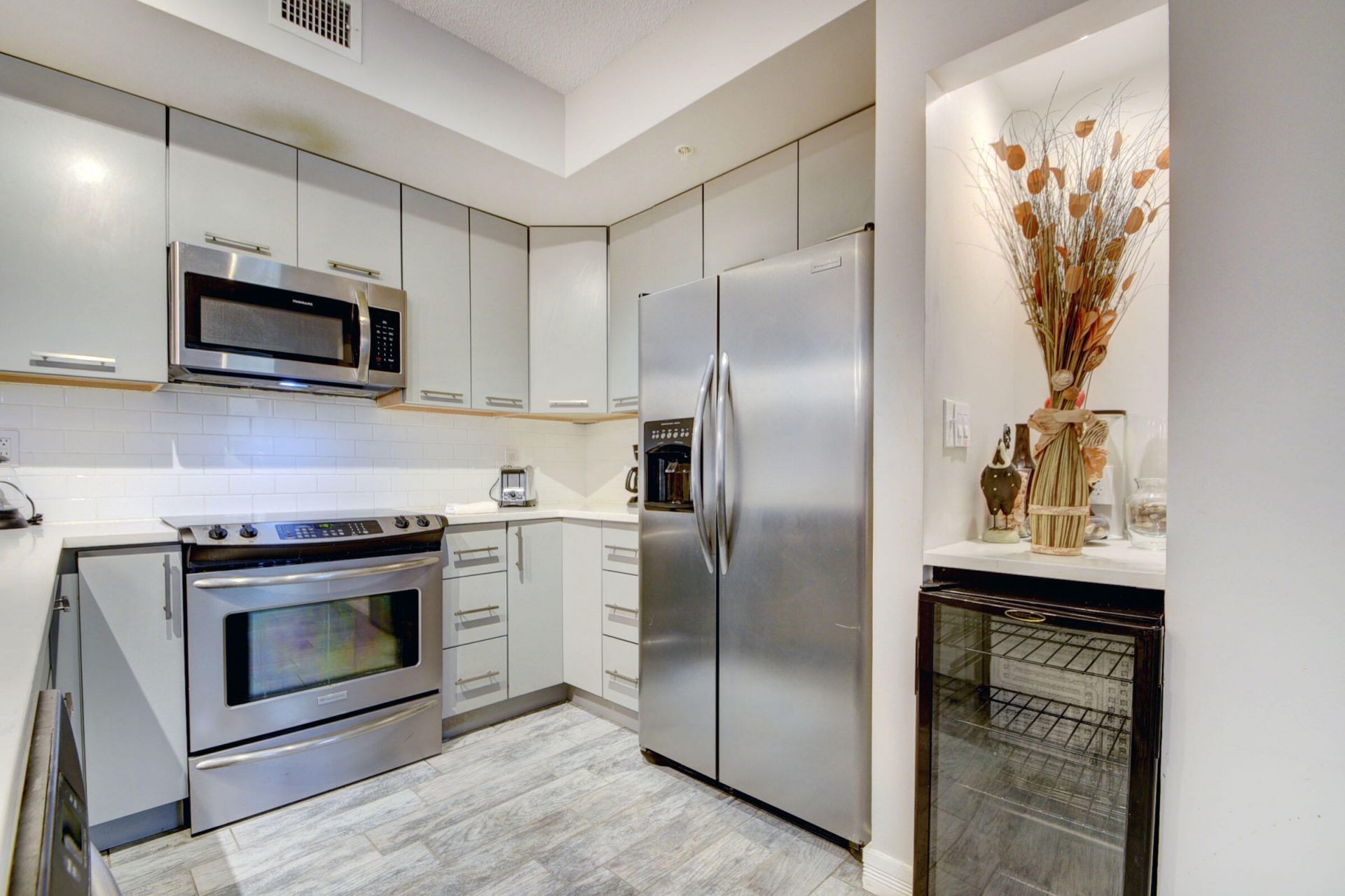 720 S Sapodilla Avenue, Unit 208, West Palm Beach, FL 33401 Photo