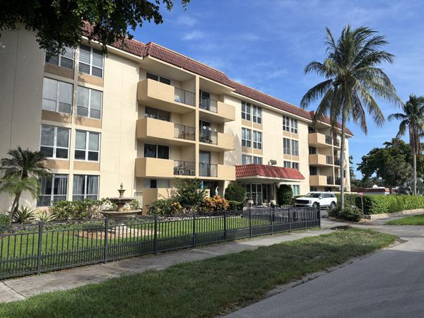 1000 Spanish River Road, Unit 3c, Boca Raton, FL 33432