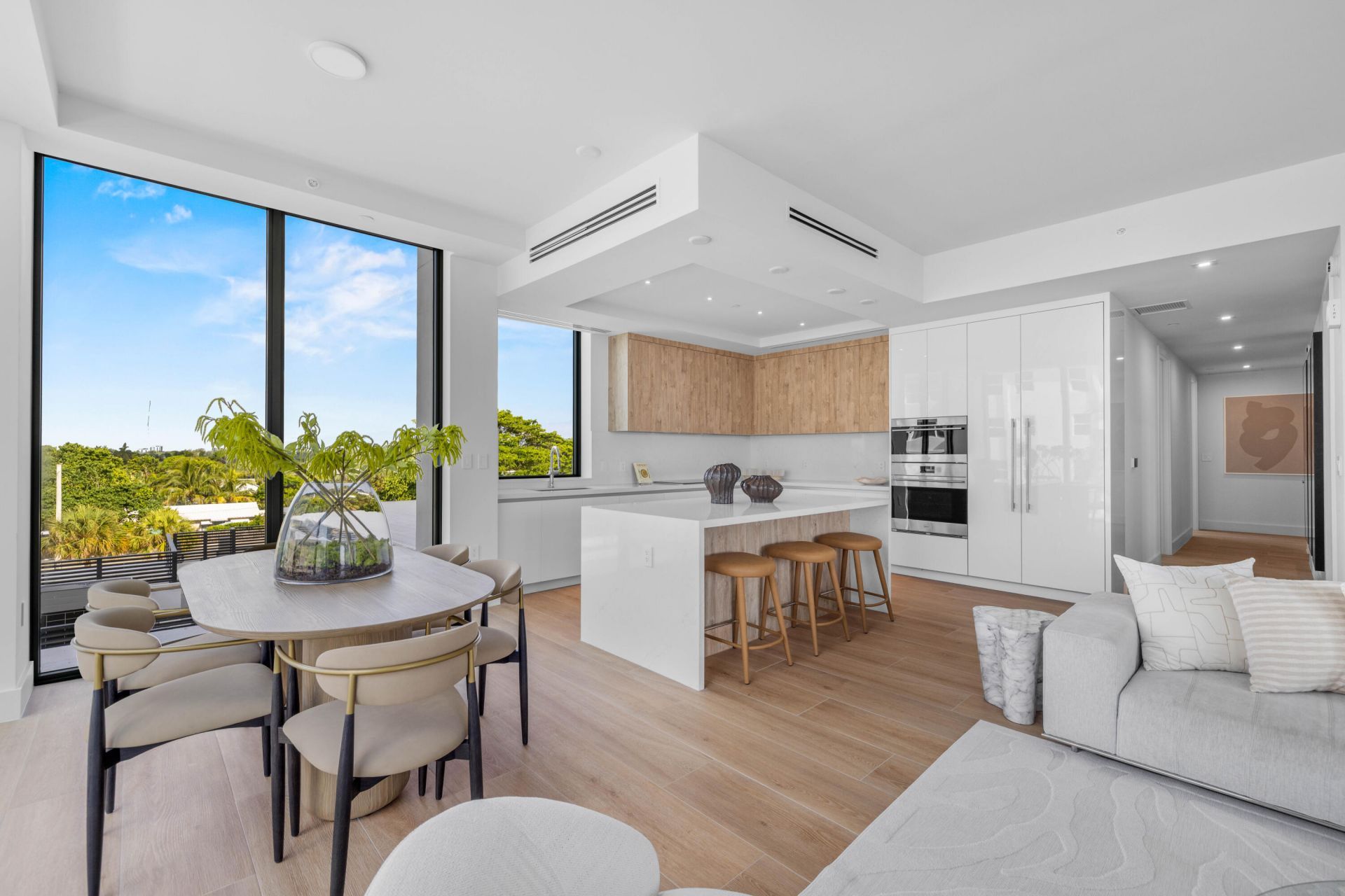 305 Briny Avenue, Unit 301, Pompano Beach, FL 33062 Photo