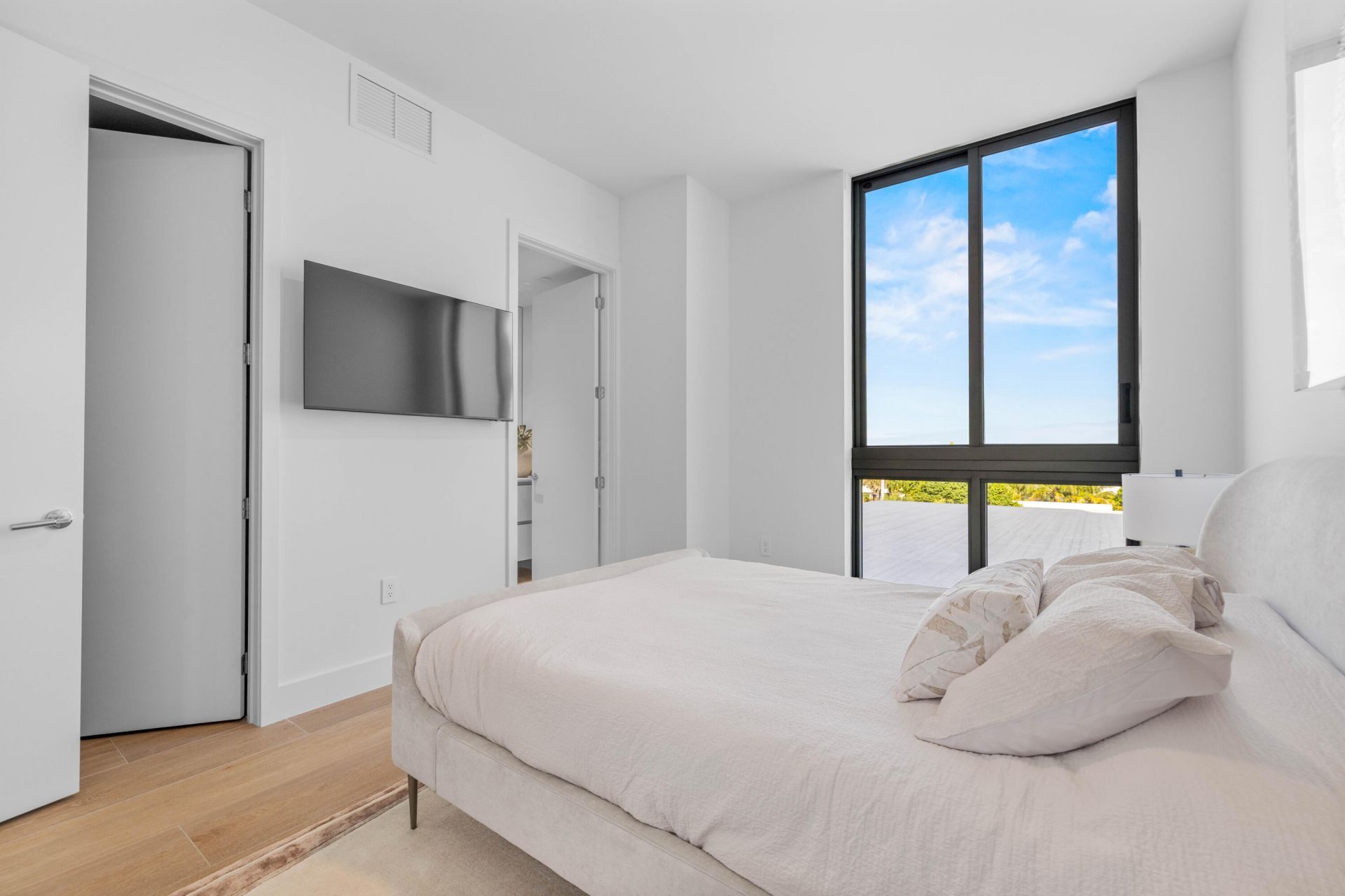305 Briny Avenue, Unit 301, Pompano Beach, FL 33062 Photo