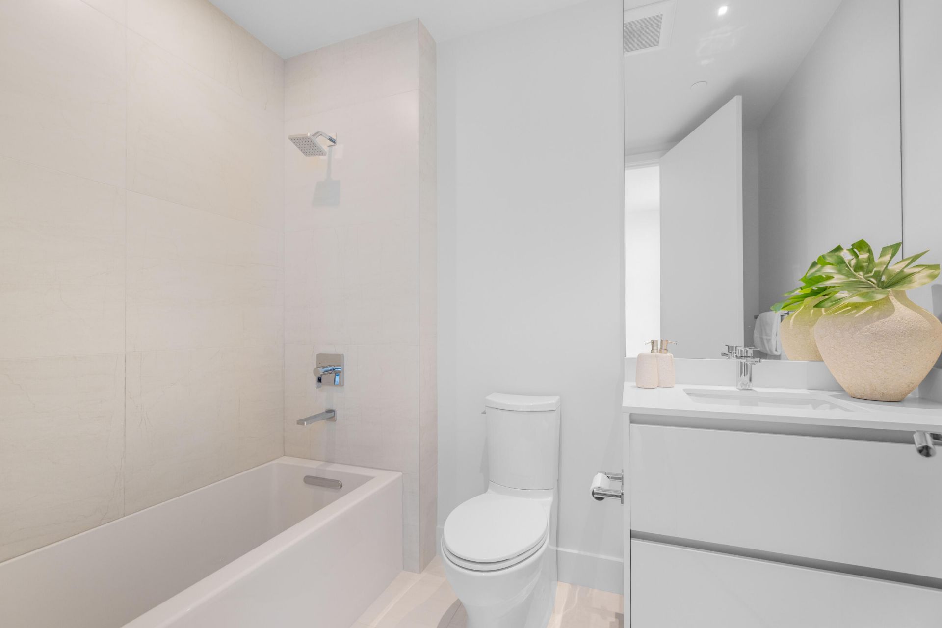 305 Briny Avenue, Unit 301, Pompano Beach, FL 33062 Photo