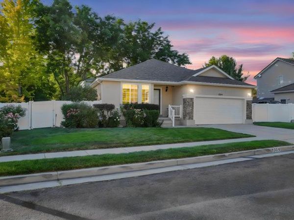 1234 W OAKRIDGE DR N, Farmington, UT 84025