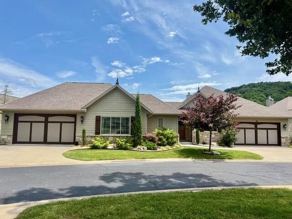 29 Grand Vin Lane, Blue Eye, MO 65611