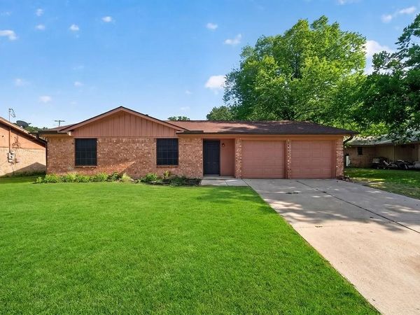 3856 Brambleton Place, Forest Hill, TX 76119