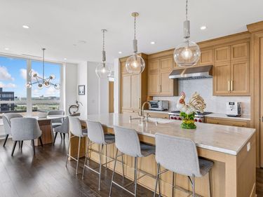 1111 W River Parkway, Unit 18D, Minneapolis, MN 55415