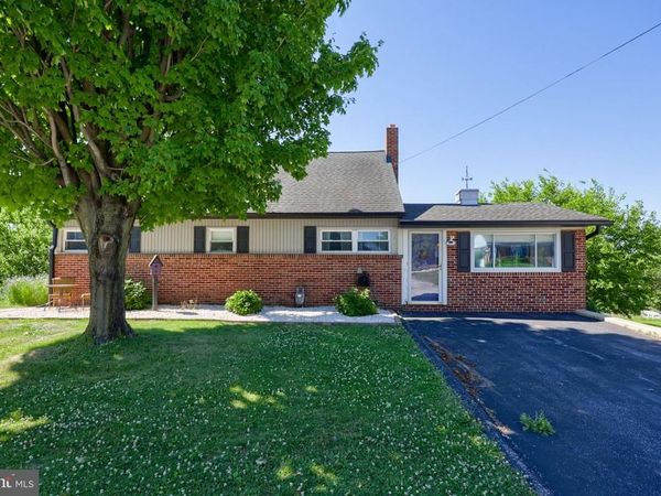 526 E LANCASTER ST., RED LION, PA 17356