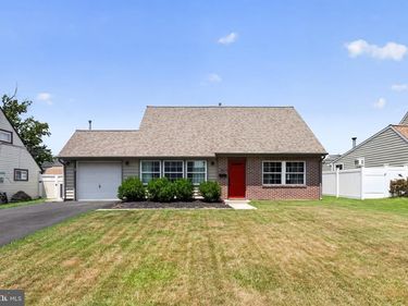 50 MIDDLE ROAD, LEVITTOWN, PA 19056