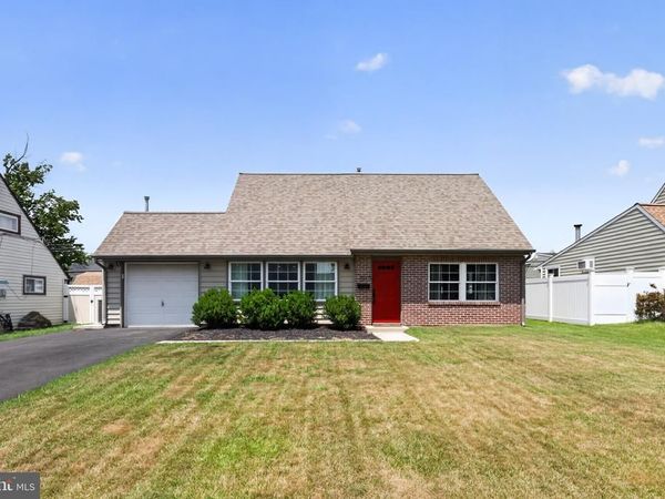 50 MIDDLE ROAD , LEVITTOWN, PA 19056