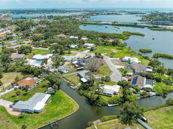 302 DONA DRIVE , NOKOMIS, FL 34275