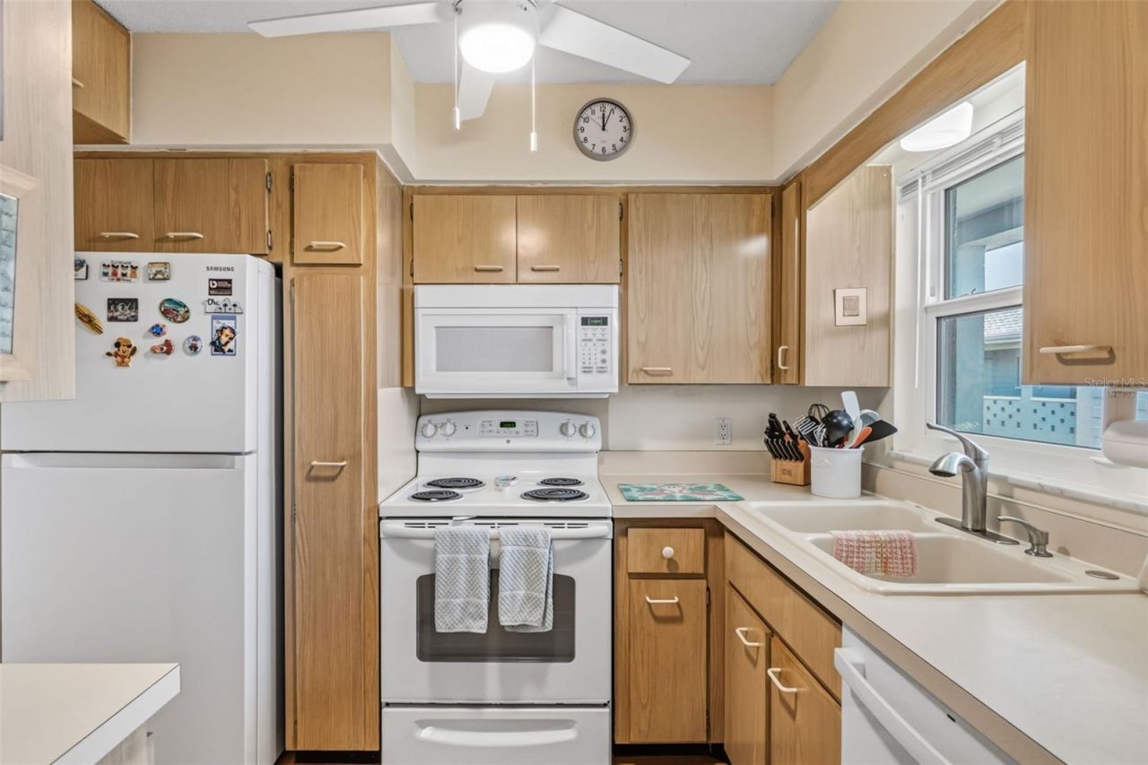 611 Gulf Drive N, Unit C27, Bradenton Beach, FL 34217 Photo