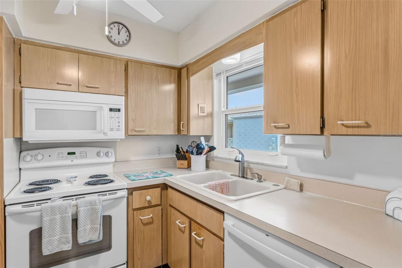 611 Gulf Drive N, Unit C27, Bradenton Beach, FL 34217 Photo