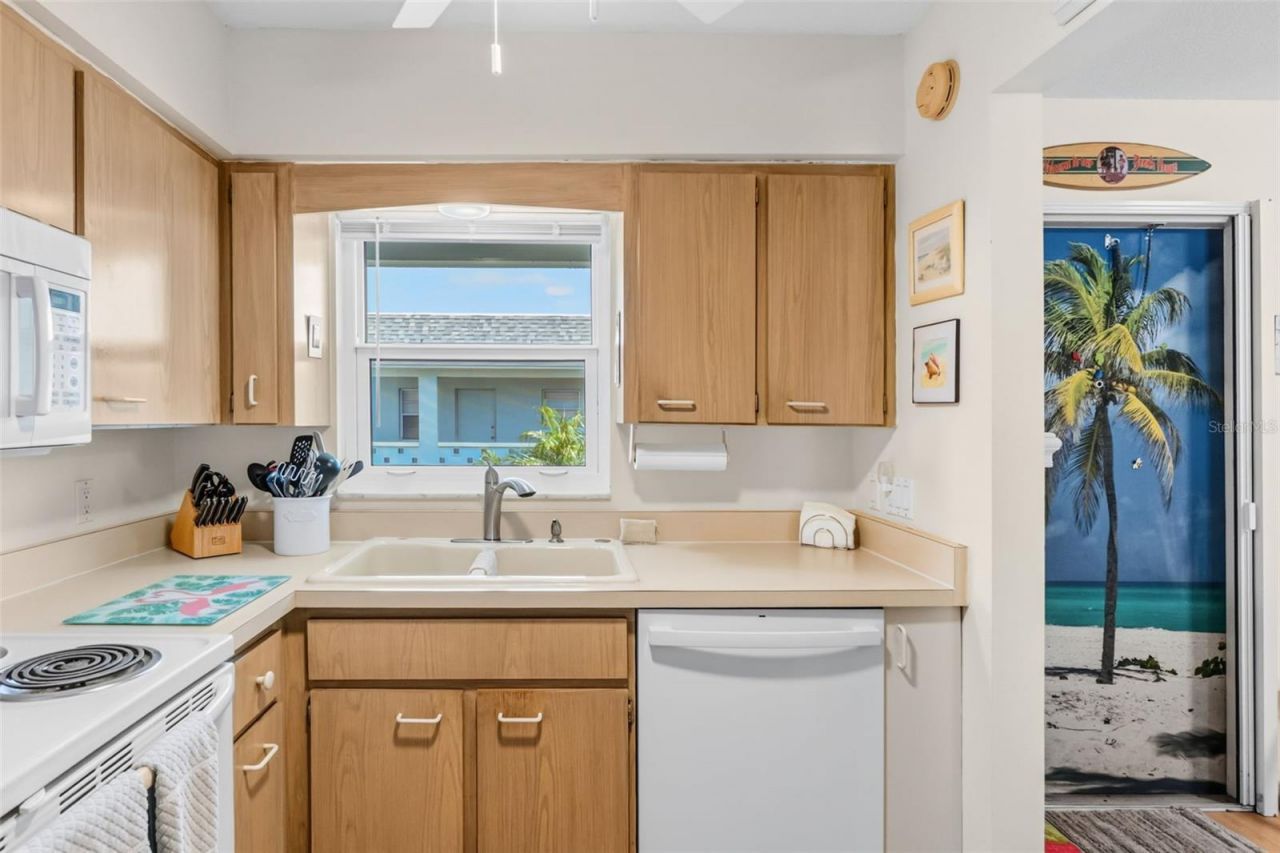 611 Gulf Drive N, Unit C27, Bradenton Beach, FL 34217 Photo