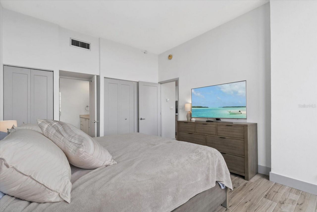 5400 Ocean Boulevard, Unit 17-04, Sarasota, FL 34242 Photo
