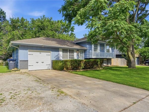 100 SW Alderson Place, Lee's Summit, MO 64063