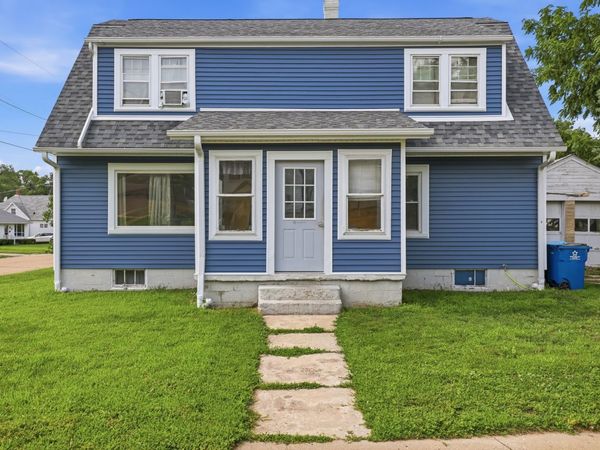 1723 W 4th Street , Dixon, IL 61021