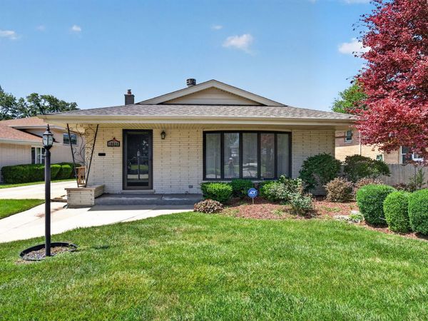 10628 Lockwood Avenue , Oak Lawn, IL 60453