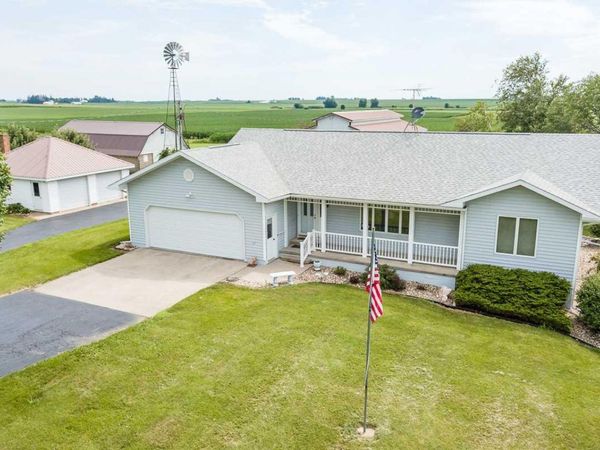 15802 N Avenue, Holland, IA 50642