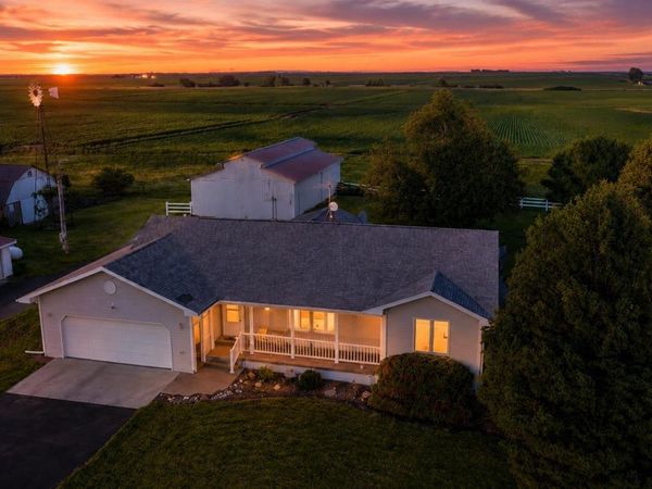 15802 N Avenue, Holland, IA 50642