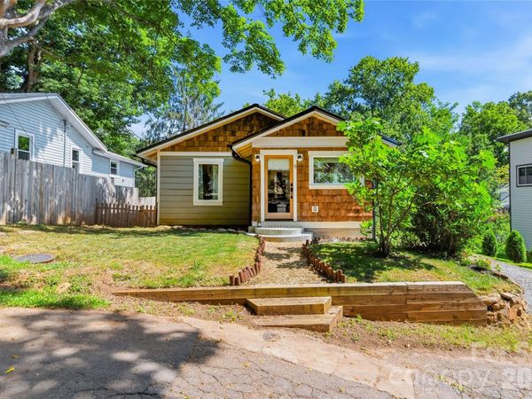 9 Bramlett Court, Asheville, NC 28806