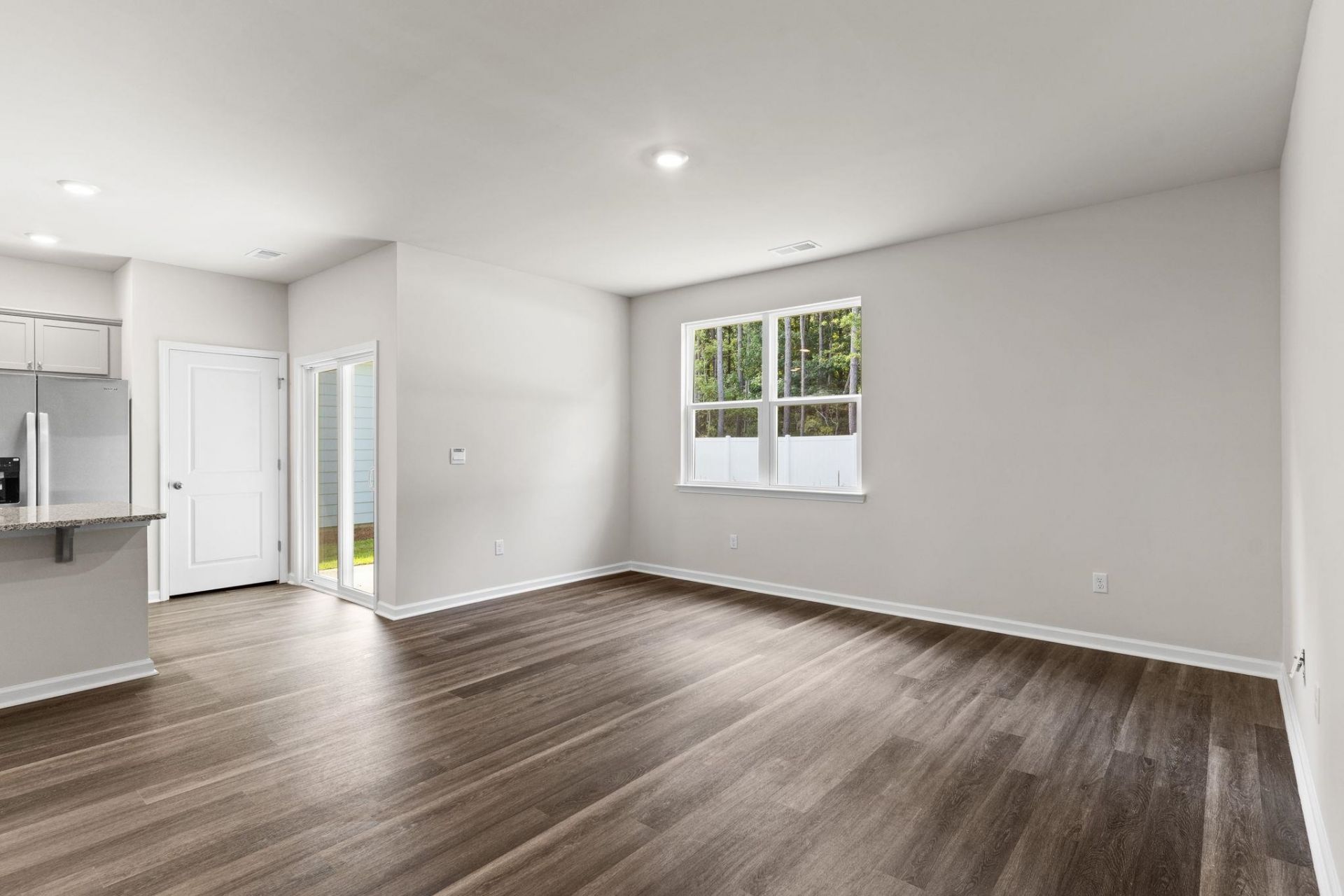 338 Ridley St Photo 12