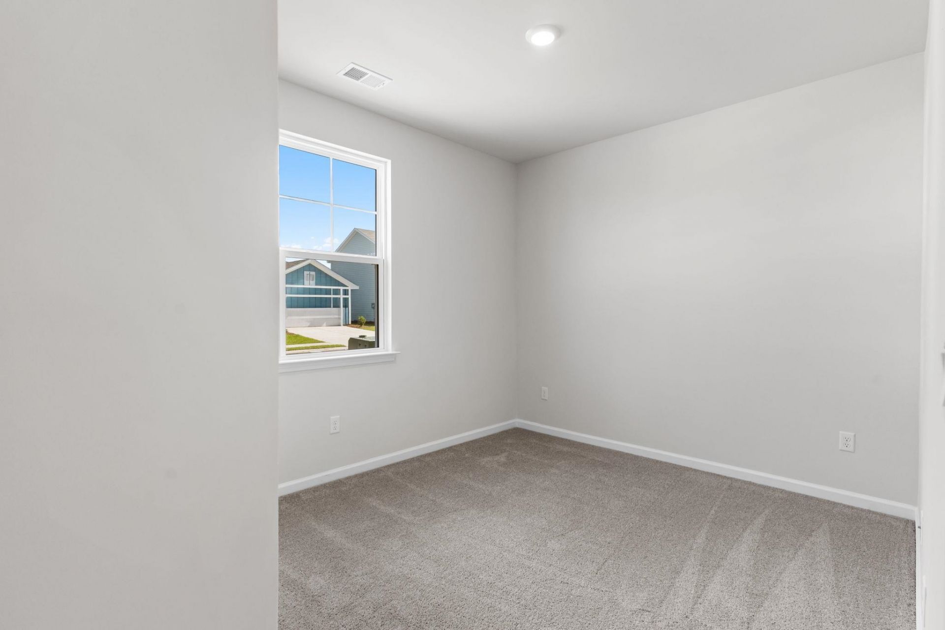 338 Ridley St Photo 14