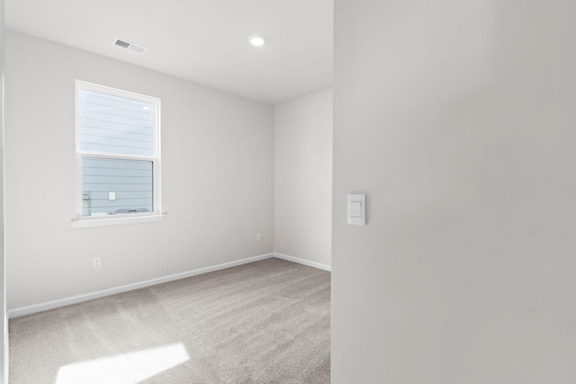 338 Ridley St Photo 18