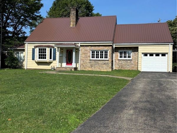 38 Hillcrest Ln, Uniontown, PA 15401