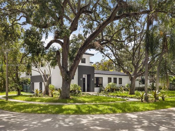 3303 Halissee St , Coconut Grove, FL 33133