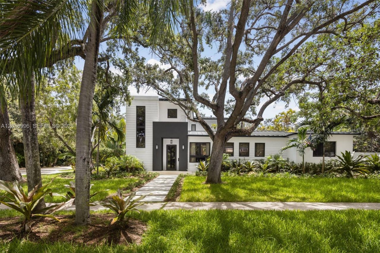 3303 Halissee St , Coconut Grove, FL 33133 Photo