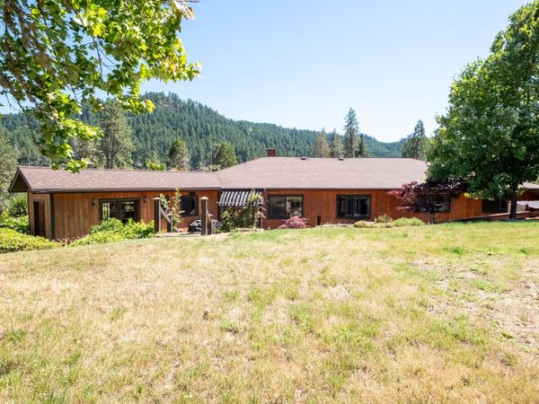 1329 Larson Road, Roseburg, OR 97471