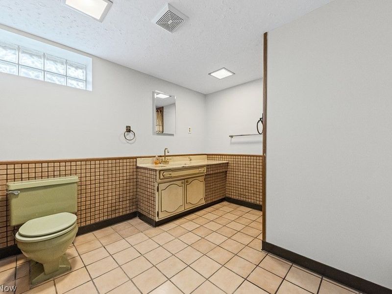 681 Newton Avenue, Barberton, OH 44203 Photo 28
