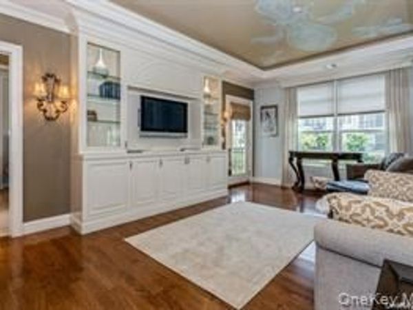 1105 Roosevelt Way , Westbury, NY 11590