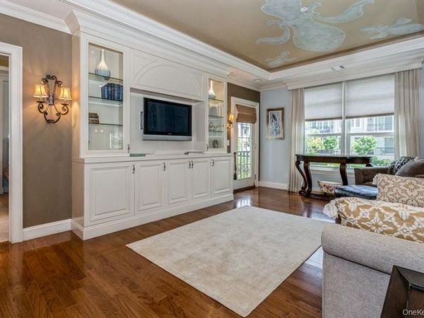 1105 Roosevelt Way , Westbury, NY 11590