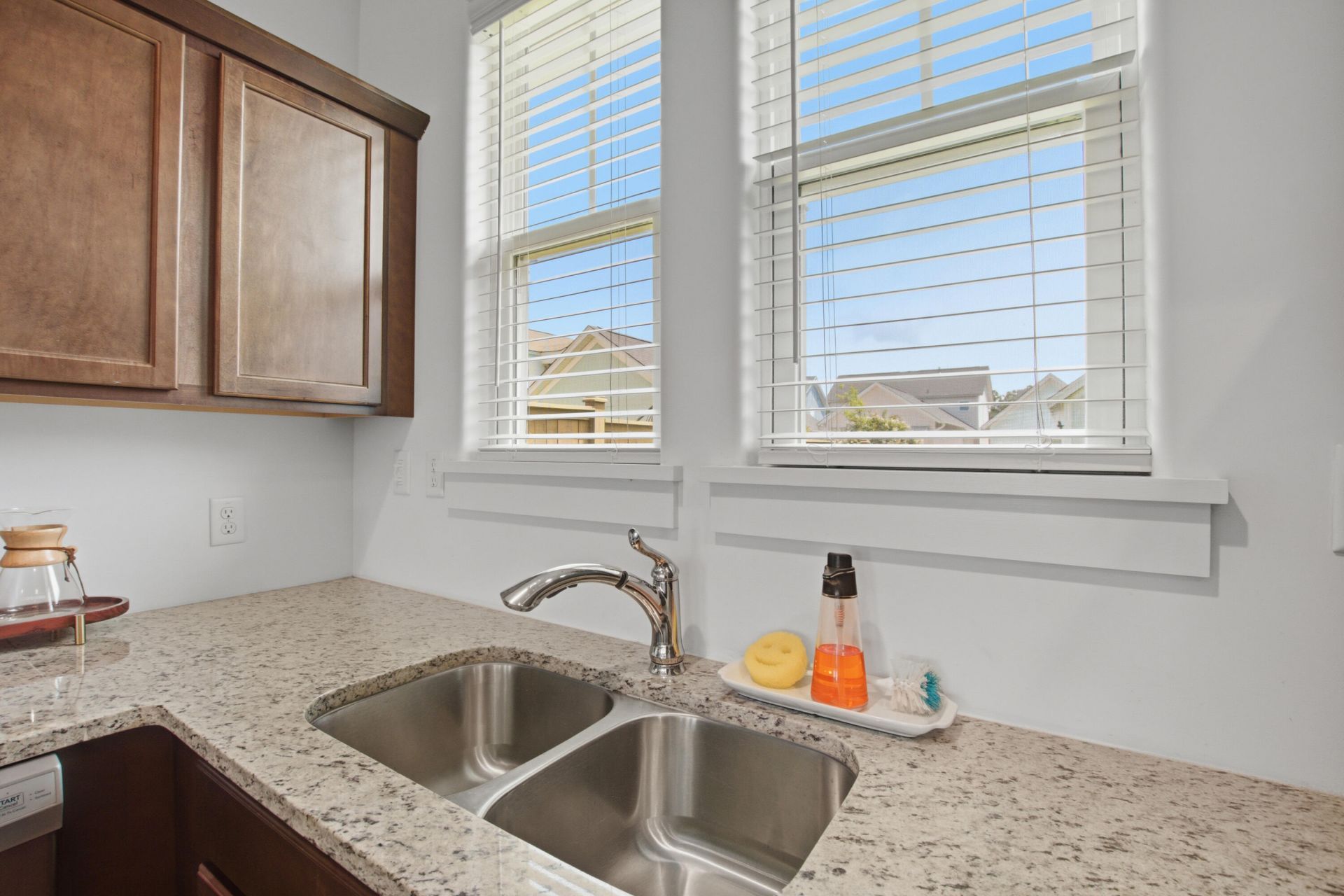 589 Blueway Avenue Photo 11