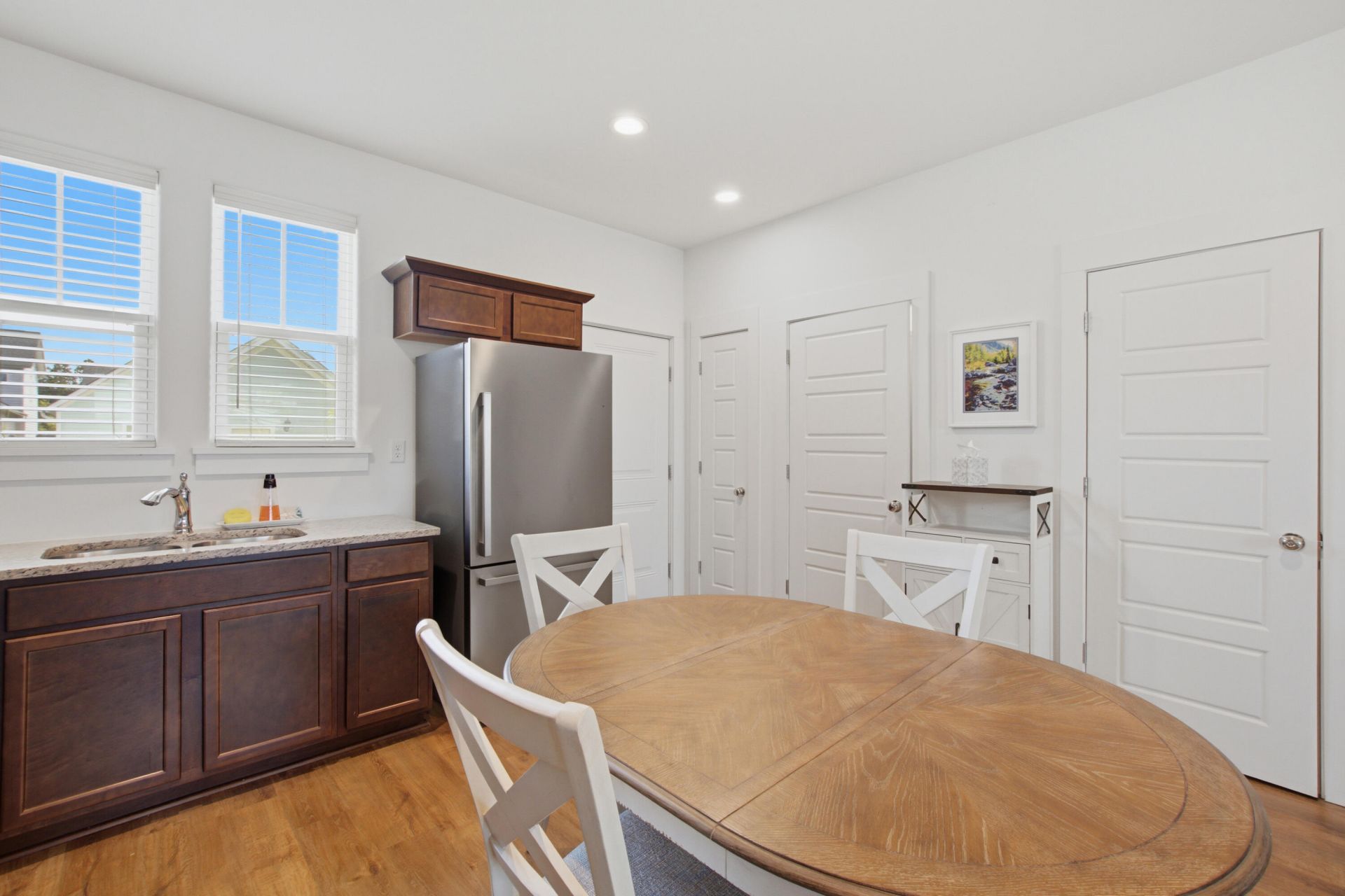 589 Blueway Avenue Photo 12