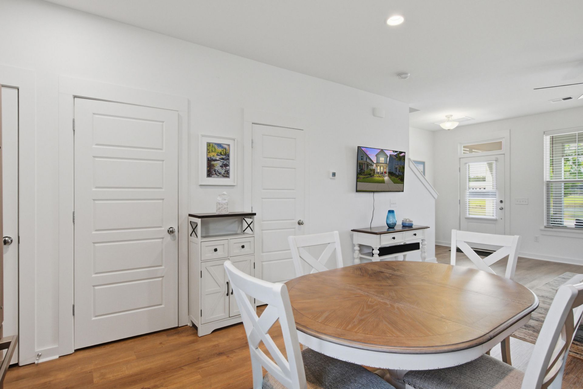 589 Blueway Avenue Photo 14