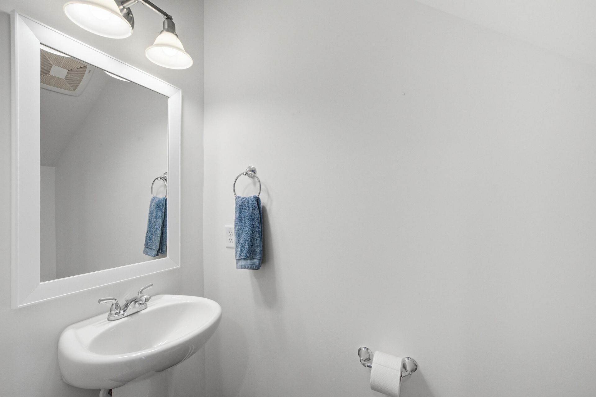 589 Blueway Avenue Photo 16