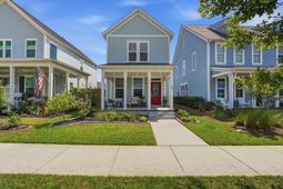 589 Blueway Avenue photo 4