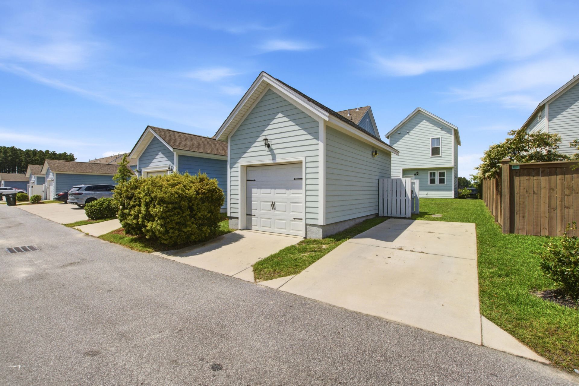 589 Blueway Avenue Photo 28