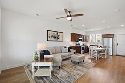 589 Blueway Avenue photo 4