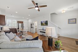 589 Blueway Avenue photo 4