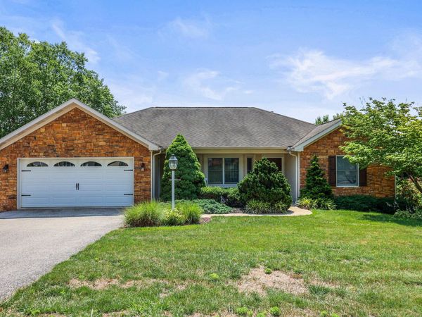 151 OVERVIEW CIRCLE E, RED LION, PA 17356