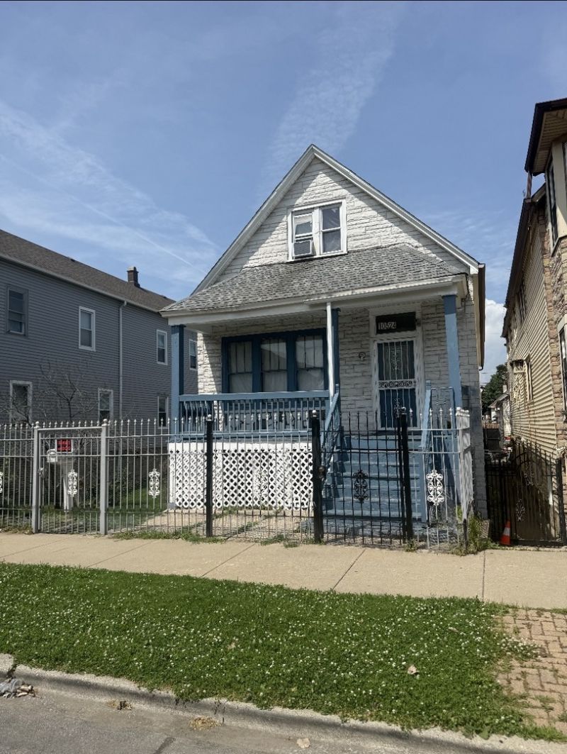 10524 S Avenue M , Chicago, IL 60617 Main Photo