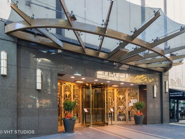 111 E Chestnut Street , Unit 52J, Chicago, IL 60611